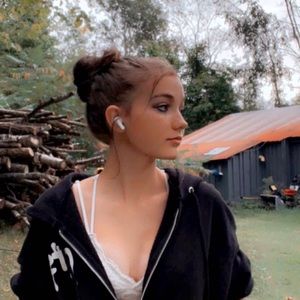 Meet your Posher, Jasmine